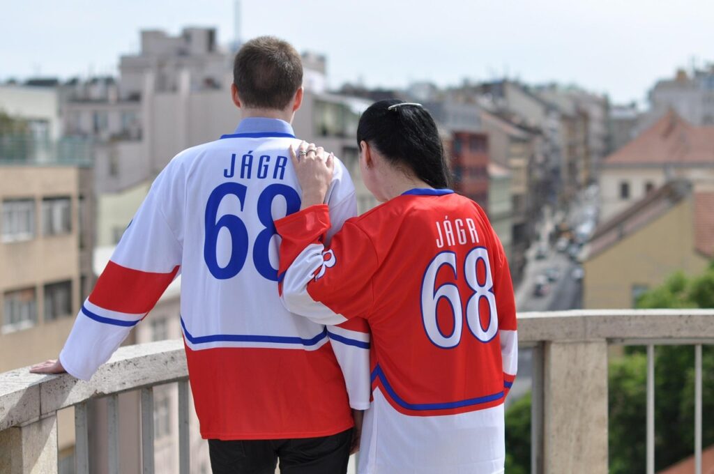 jagr, hockey, prague, counterfeits, jerseys